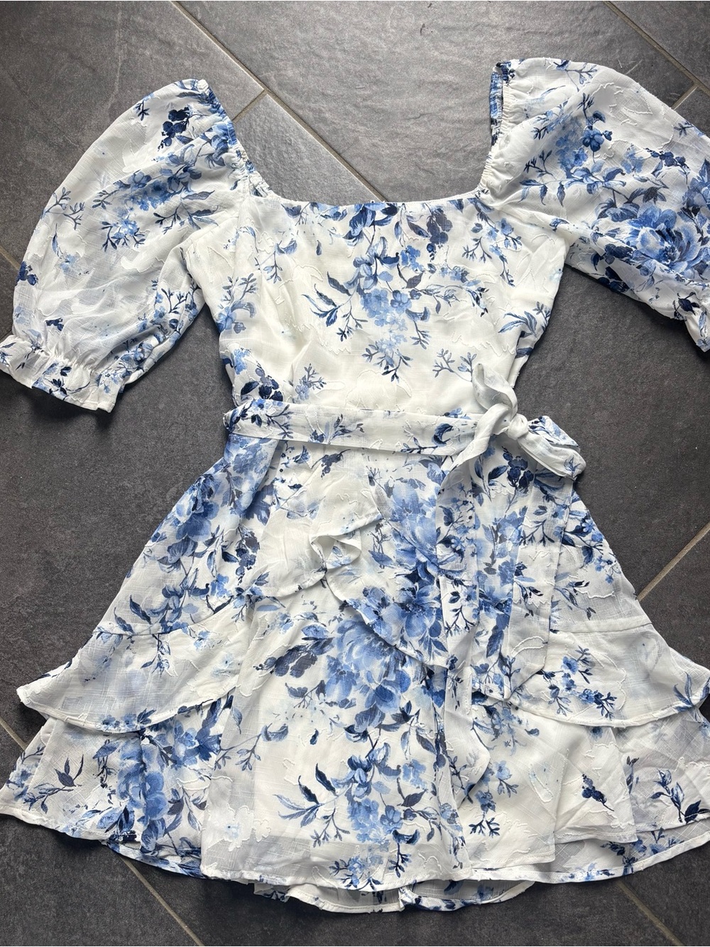 Francesca’s miami White & Blue Floral Puff-Sleeve Mini Dress ruffle hem S